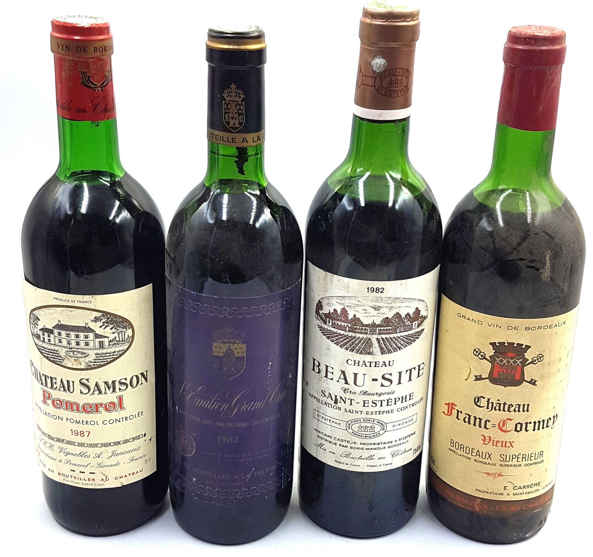 Null Ensemble de quatre bouteilles de vin de Bordeaux comprenant : 
-Saint-Emili&hellip;