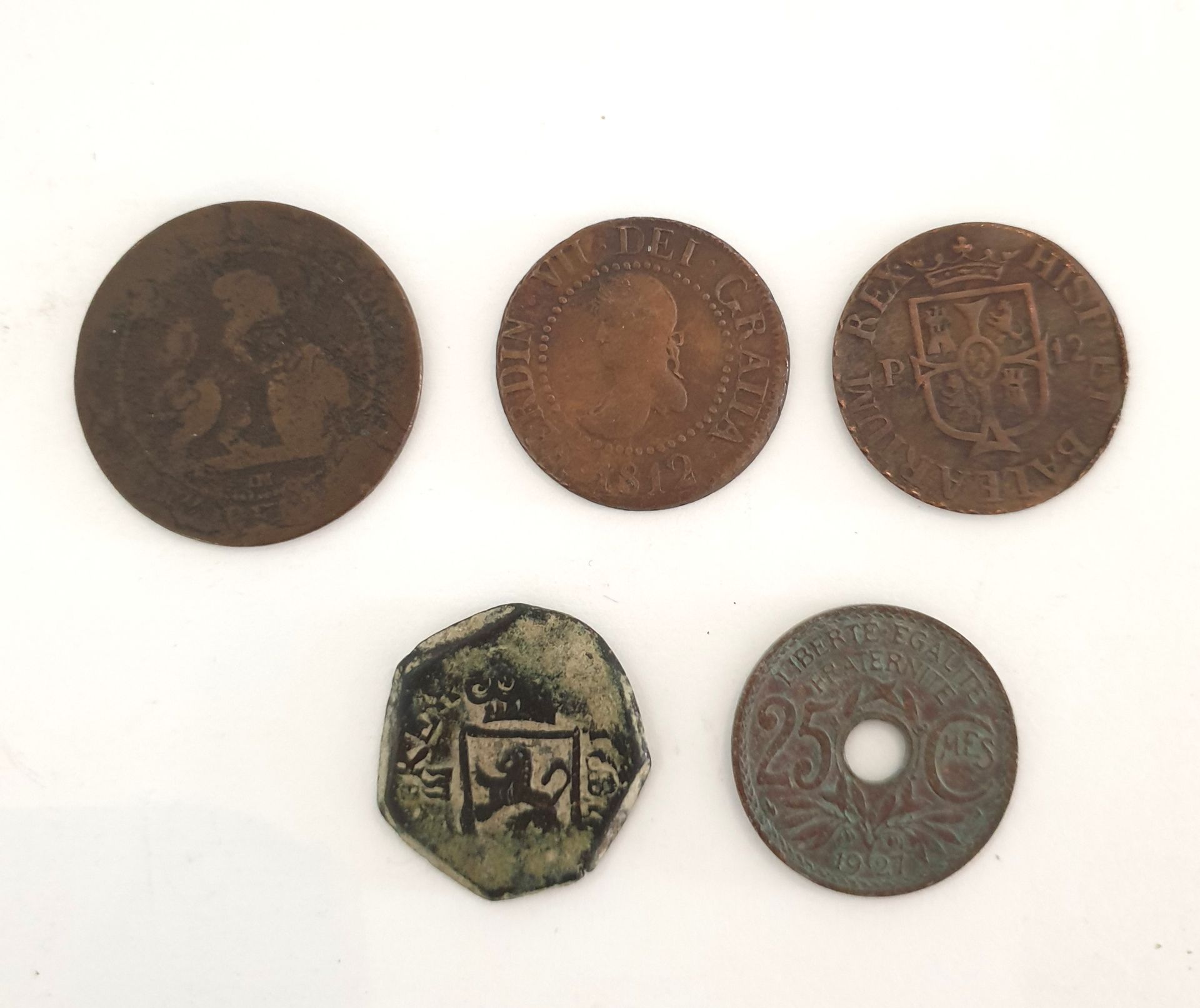 Null Espagne, ensemble de quatre monnaies en cuivre :
- Majorque, Ferdinand VII,&hellip;