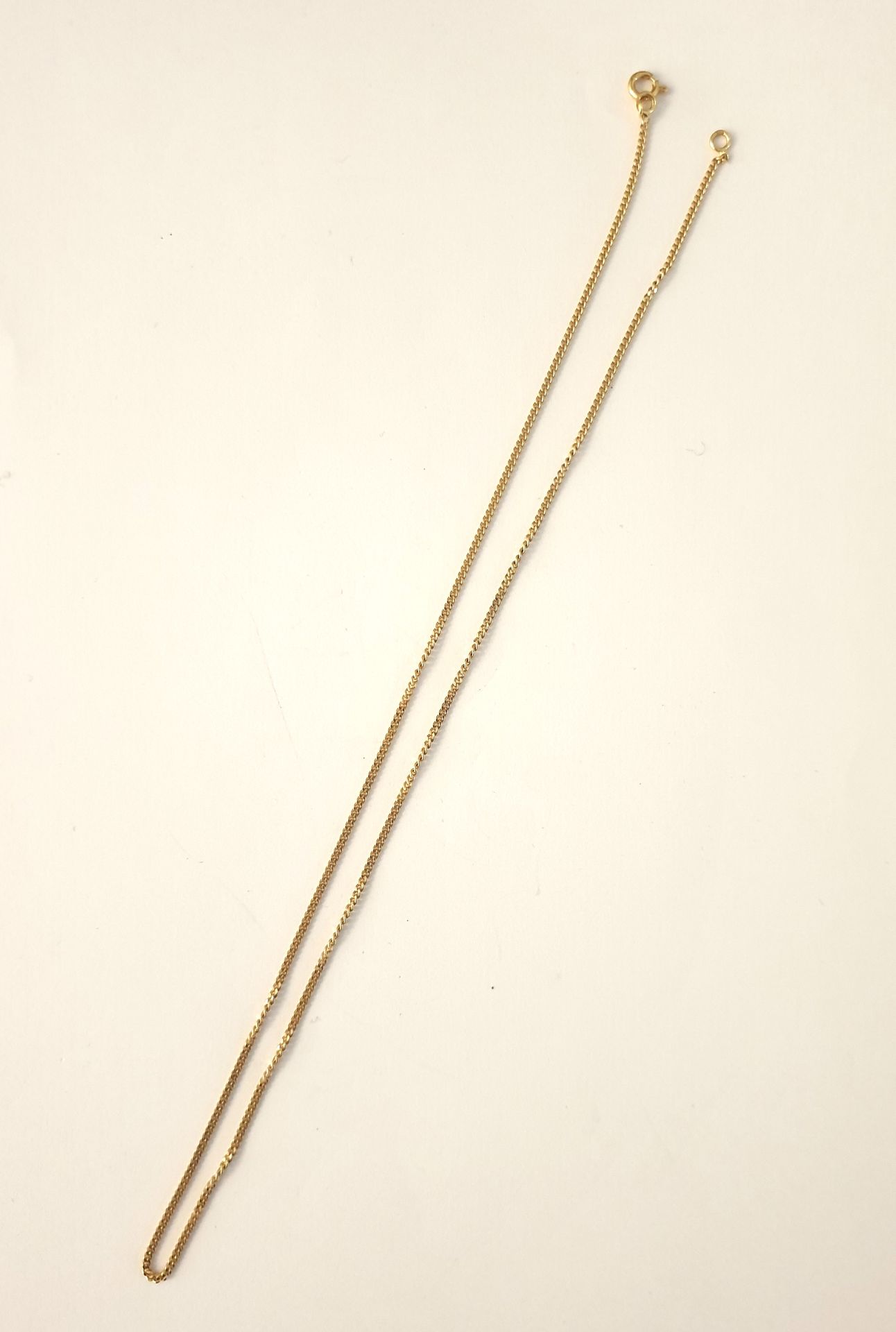 Null Chaine en or jaune 18k (750 ) à maille gourmette
L. 44,5 cm
Poids: 4, 42 g.&hellip;