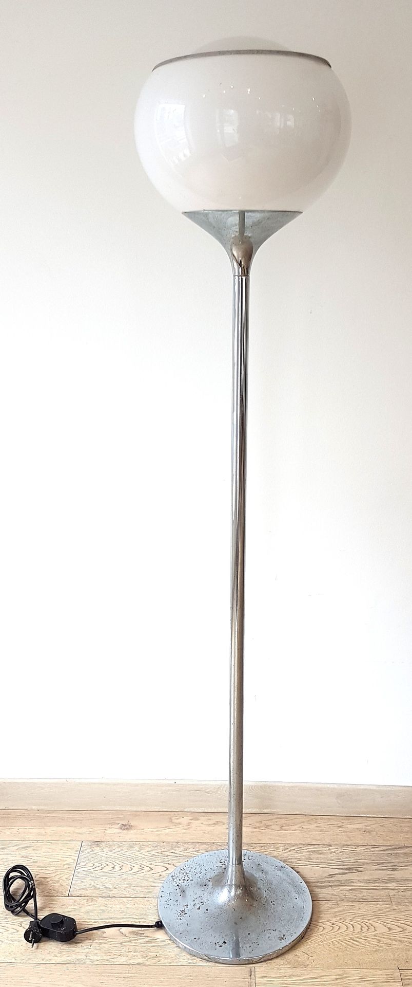 Null Harvey GUZZINI (20th century), Floor lamp Model Bud Grande, chrome-plated m&hellip;