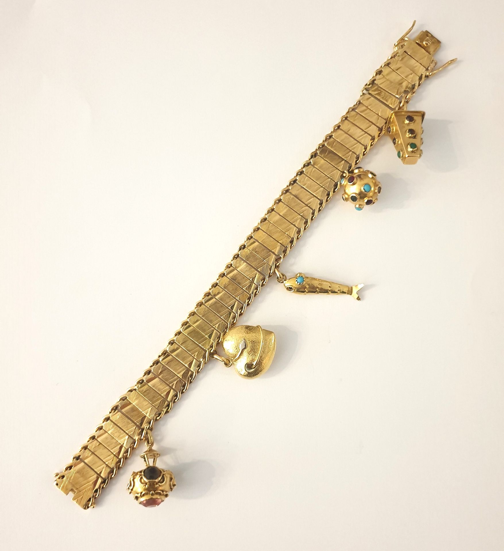 Null Bracelet articulé en or jaune 18k (750‰) à maillons plats ciselés en épi so&hellip;
