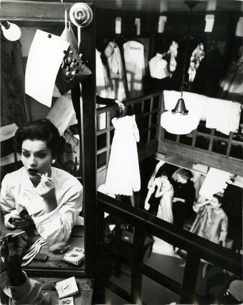 MODE Mannequin dans les coulisses se préparant pour le défilé « Dior », Paris, f&hellip;