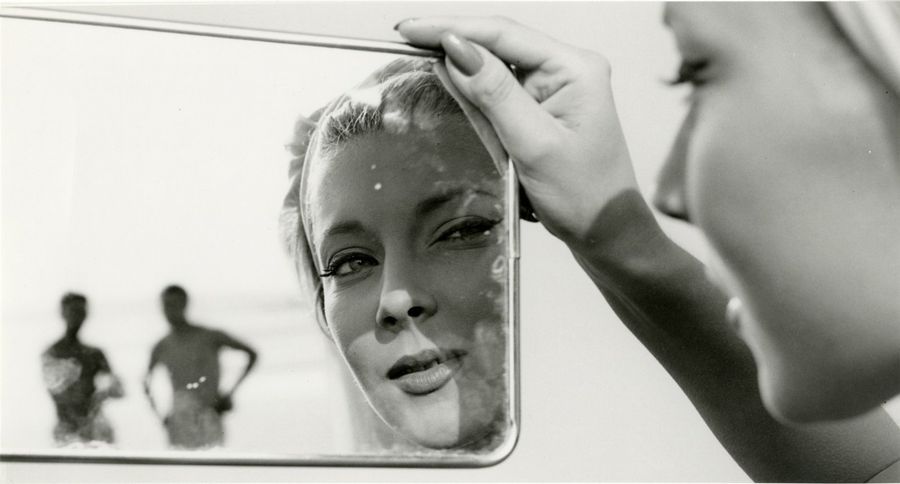 MODE « Rubinstein », 1960.. Tirage argentique ca. 1970, titré et tampon « PHOTO &hellip;