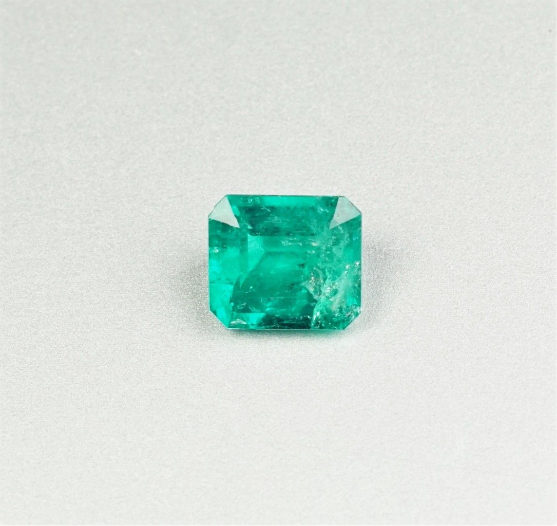 Null Rectangular emerald not mounted ( chip).