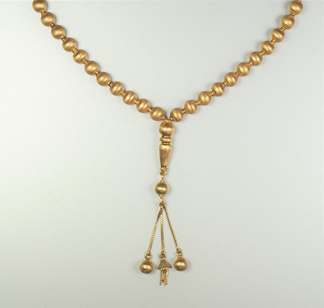 Null Rosary in yellow gold 18 K (750 thousandth) foreign work. Weight 45.2 grs.