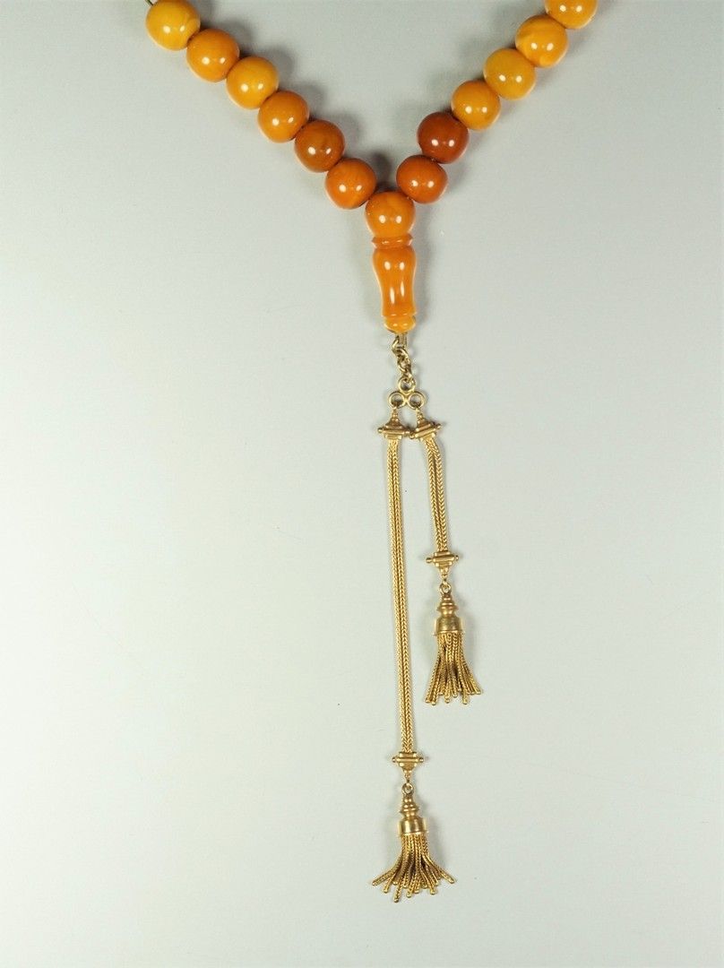 Null 
Gold rosary in 18 K gold (750millionths) and amber beads. Gross weight 53.&hellip;