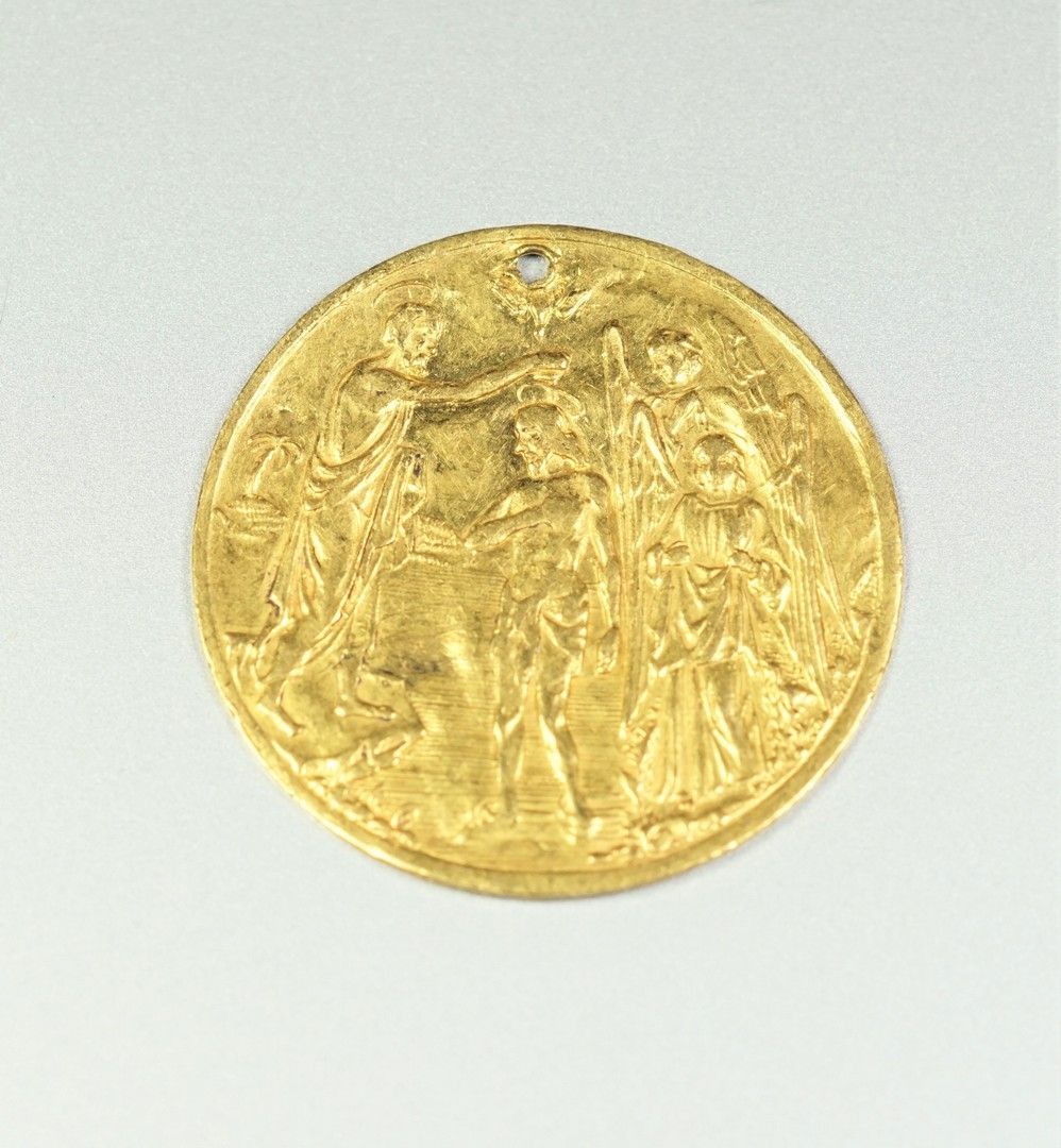 Null Ciondolo in oro giallo 18 K (750 millesimi) inciso che rappresenta la nativ&hellip;