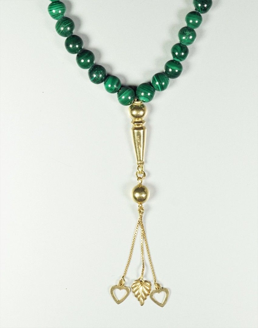 Null Gold rosary 18 K (750 thousandth) and pearls of malachite. Gross weight 51.&hellip;