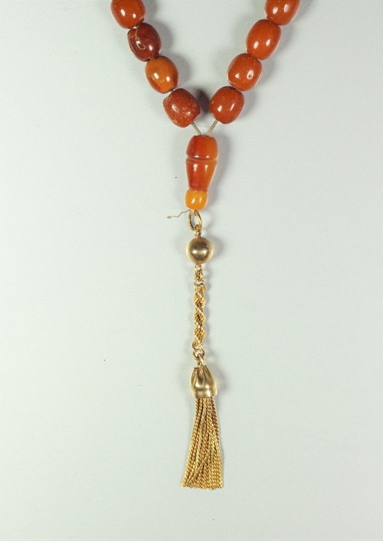 Null 
Gold rosary 14 K (585 thousandths) and amber pearls. Gross weight 25,1 grs