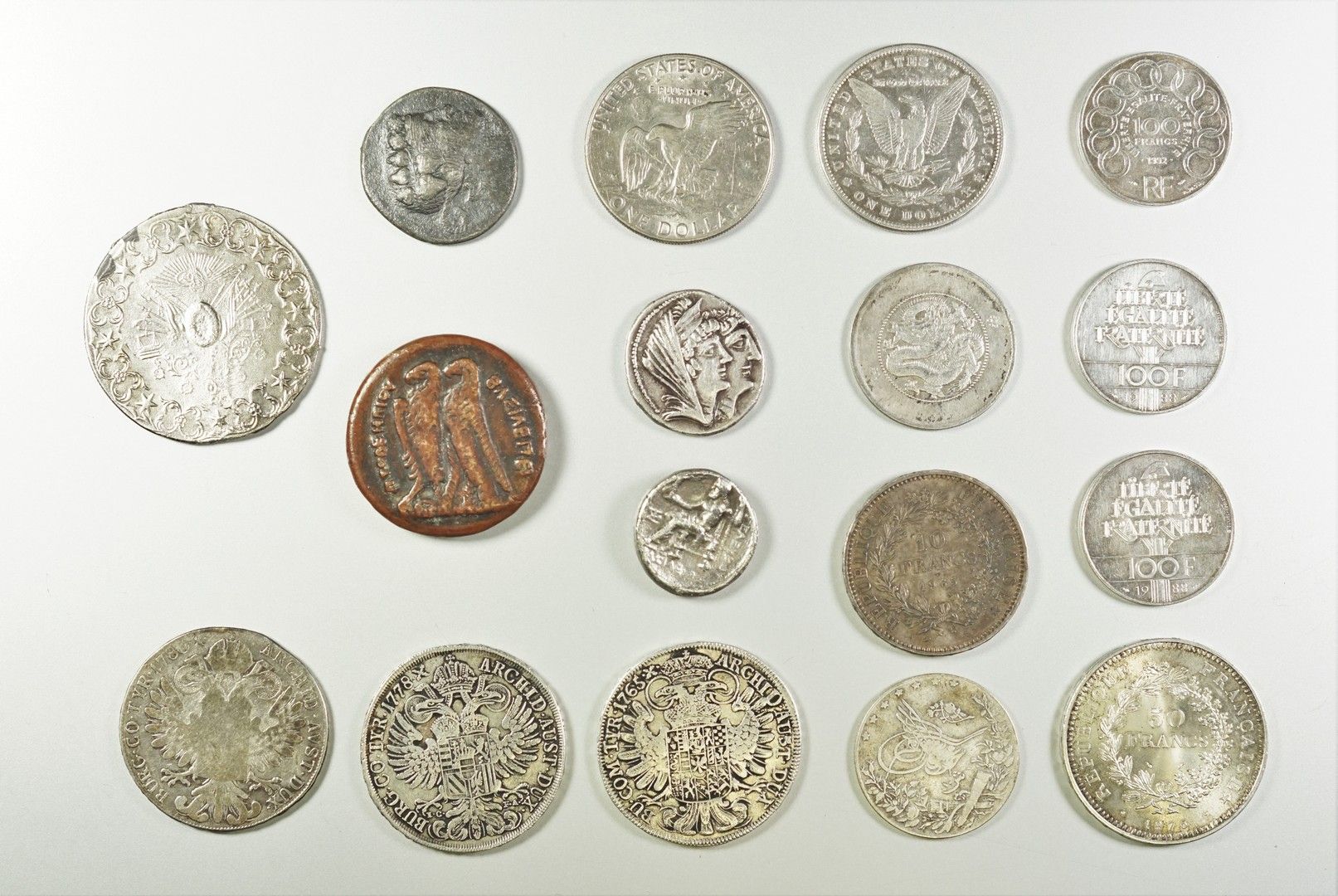 Null Lote de monedas de plata y bronce, copia de monedas antiguas. Peso bruto 37&hellip;