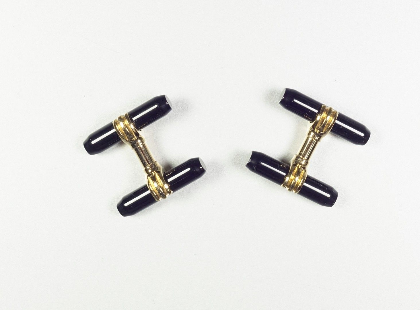 CHRISTIAN DIOR Cufflinks in onyx and gilded metal in its case we join cufflinks &hellip;