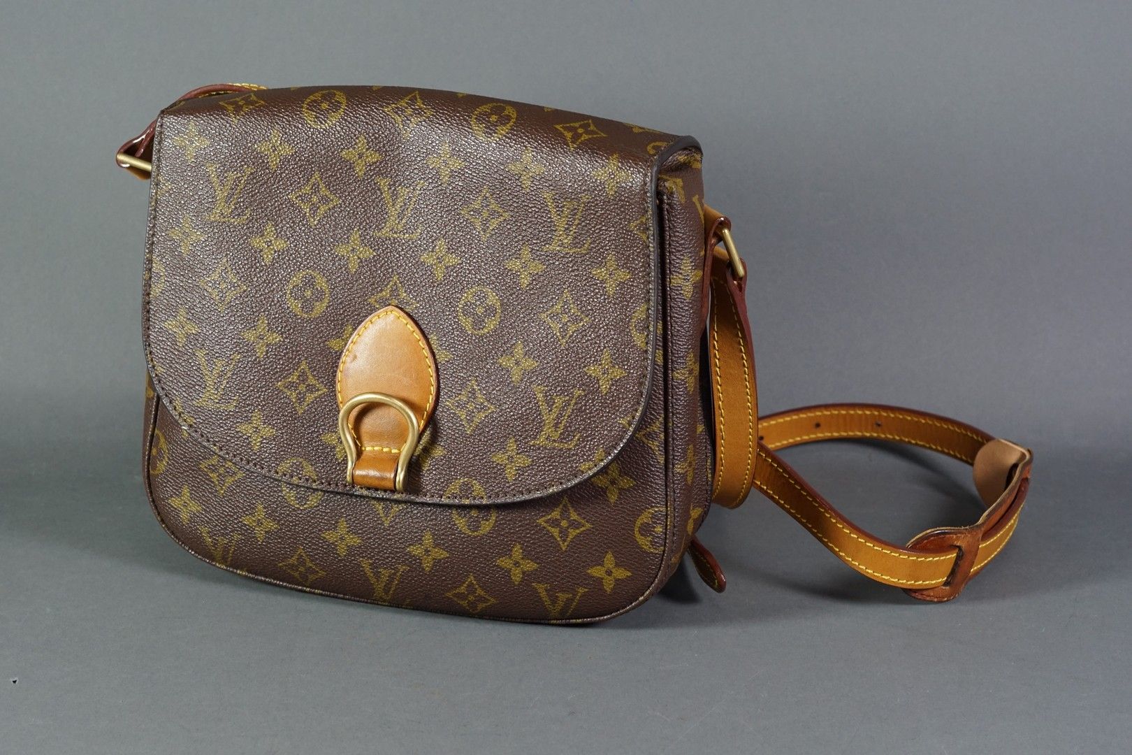 LOUIS VUITTON Saint Cloud" bag, in monogrammed canvas and natural leather, adjus&hellip;