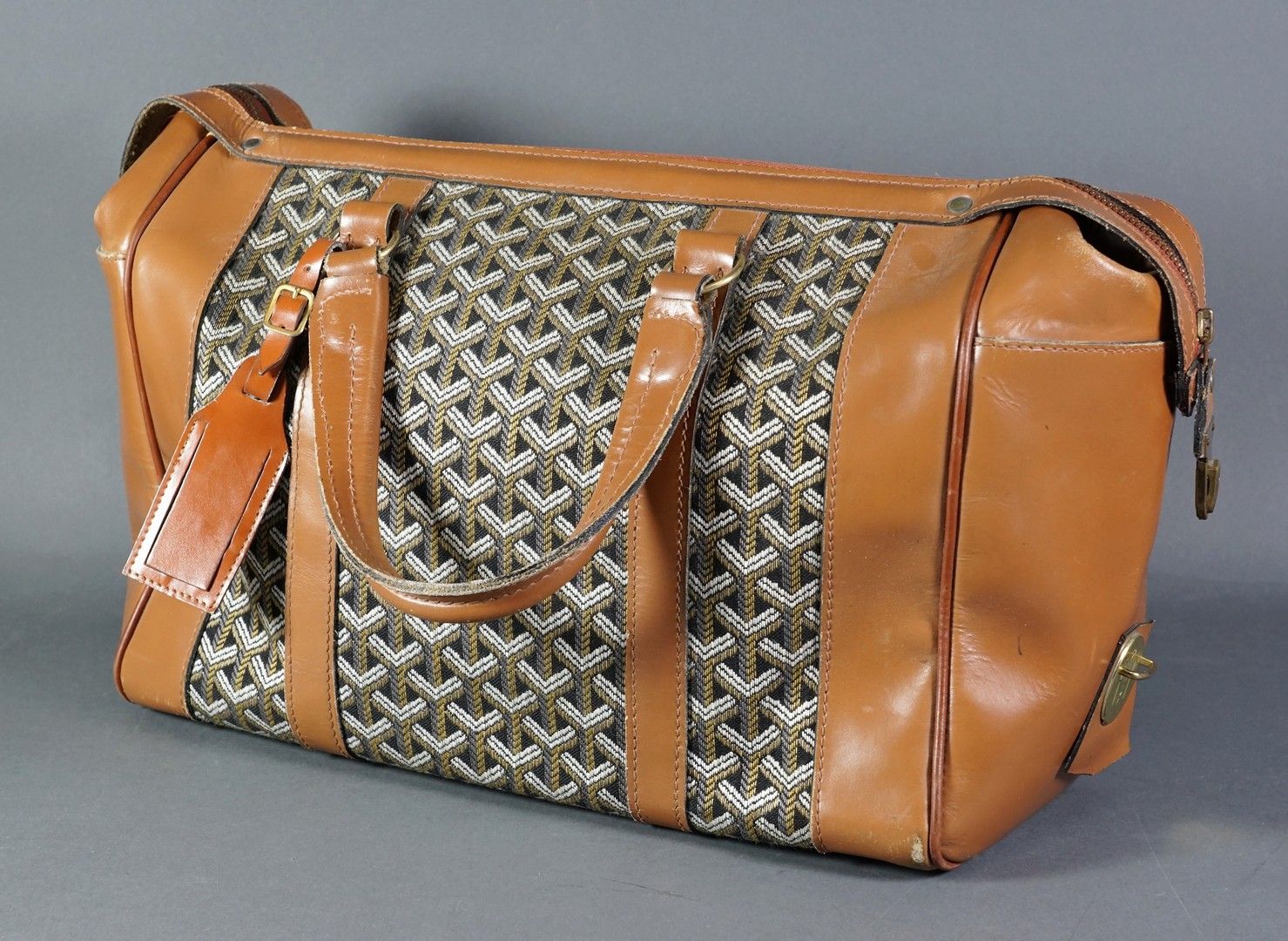 Maison GOYARD 
Weekend bag in brown fabric and leather, inside fabric. Scratches&hellip;