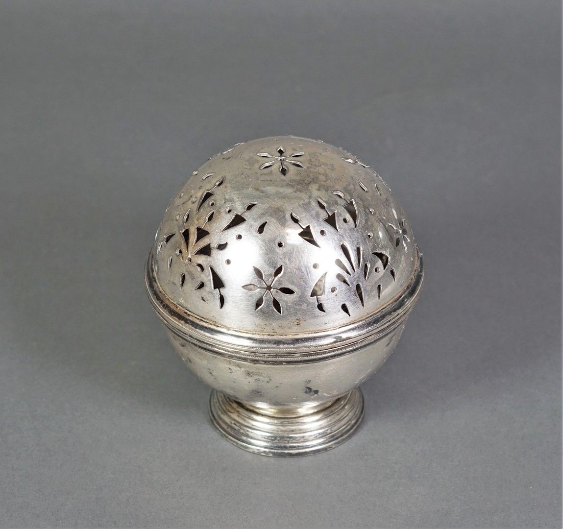 Null Sponge ball in silver plated metal transformed into inkwell. Louis XV style&hellip;