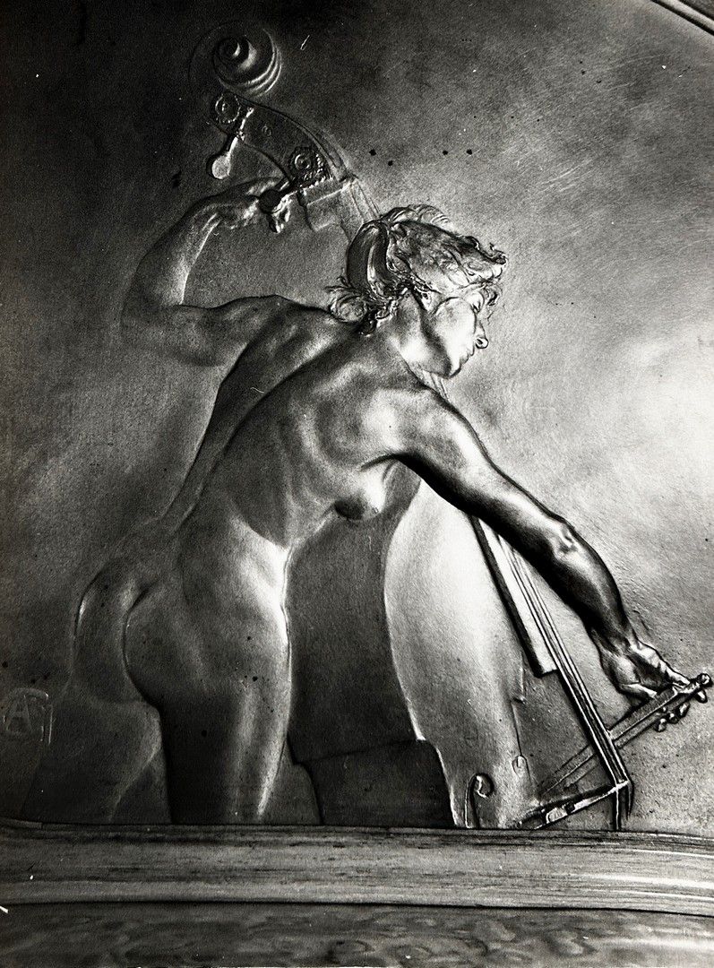INGI (Louis Ingigliardi, dit) 1915-2008 雕塑与音乐 弦乐四重奏柜中的低音提琴手，巴黎装饰艺术博物馆，1958年10月21&hellip;