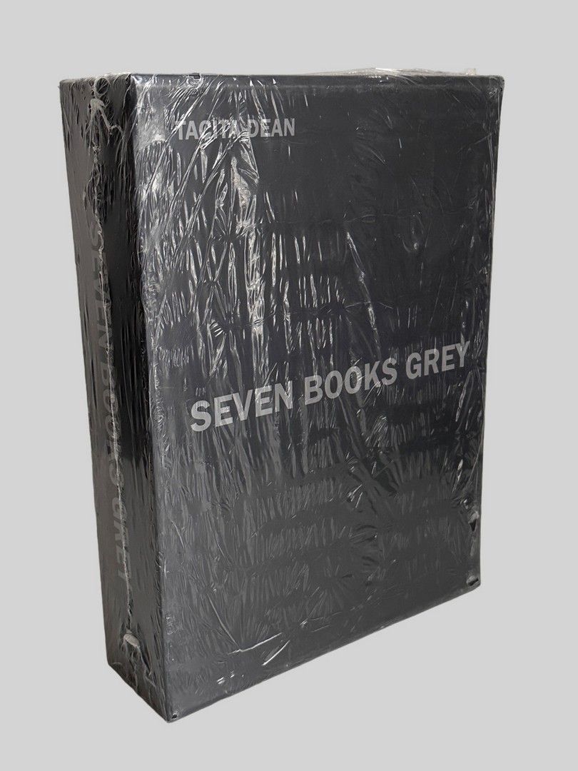 TACITA DEAN 1965- TACITA DEAN 1965-
"Seven Books Grey", Steidl, 2011, 488p.
Ouvr&hellip;