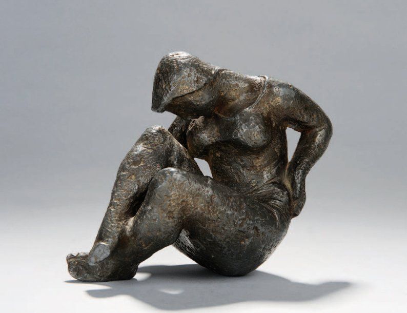 Georges OUDOT (1928-2004) FEMME RECROQUEVILLÉE Sculpture en plomb Cachet du fond&hellip;