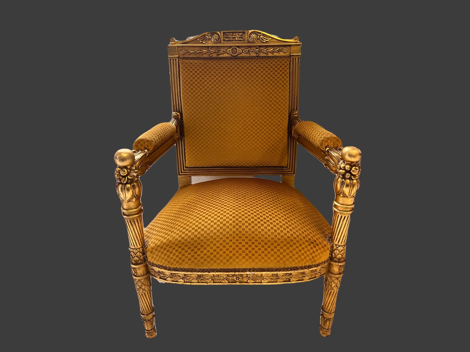 Null Ein Paar Sessel aus vergoldetem Holz mit Friesen- und Volutendekor. Armlehn&hellip;