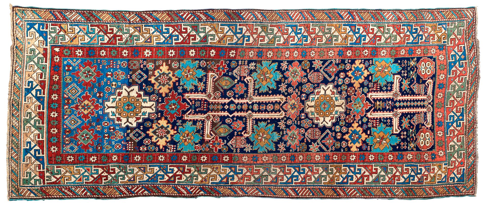 Null KOUBA地毯（高加索地区），19世纪末

尺寸：250 x 115厘米。

技术特点 : 羊毛基础上的羊毛绒。

覆盖着播种花卉、博特赫斯、小动物、&hellip;