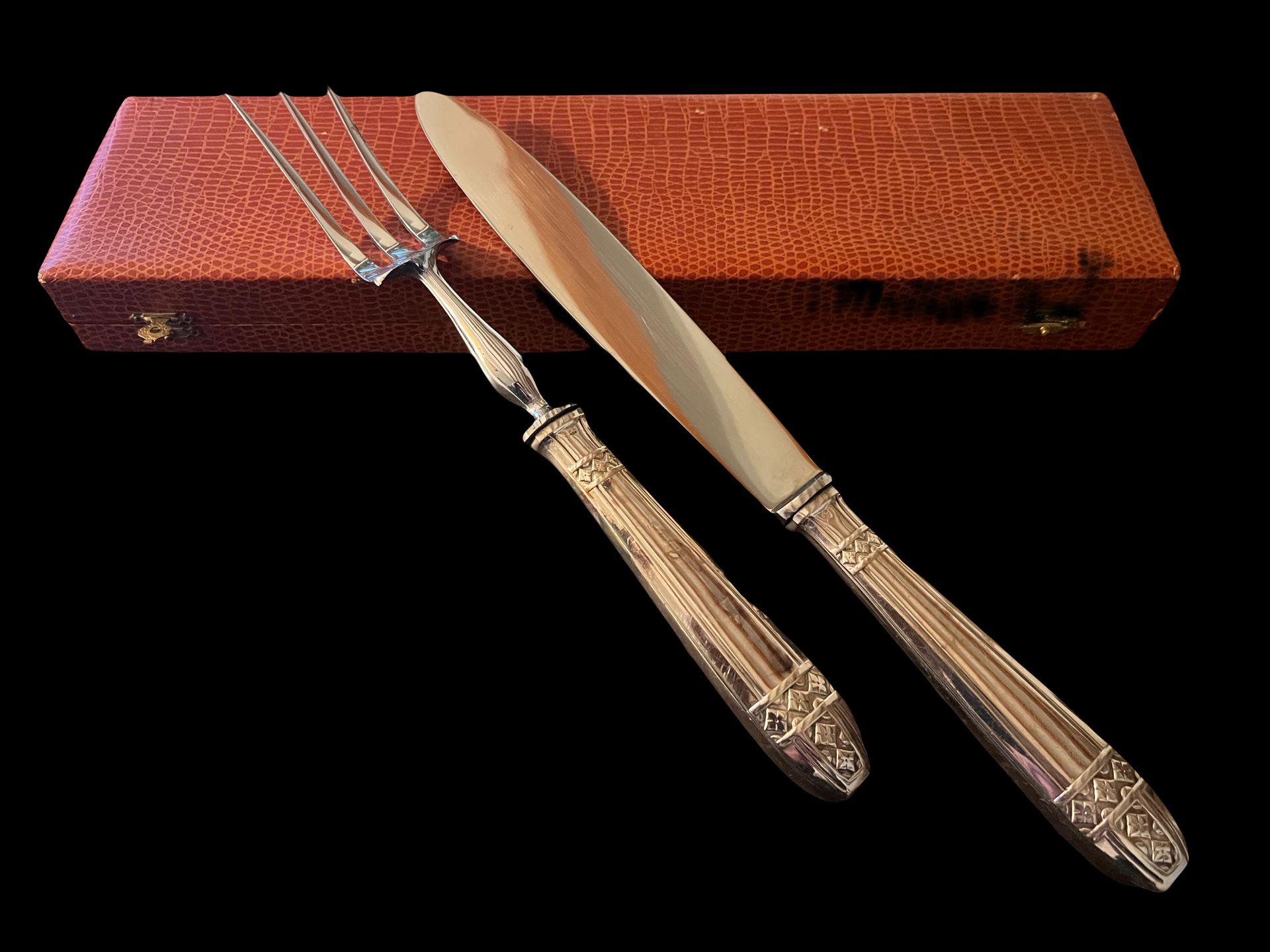 Null Silver-plated metal leg of lamb set, Art Nouveau model, in its case.