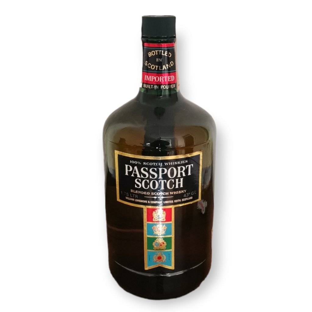 PASSPORT (MAGNUM) PASSPORT (MAGNUM) 1.75升的威士忌酒瓶。