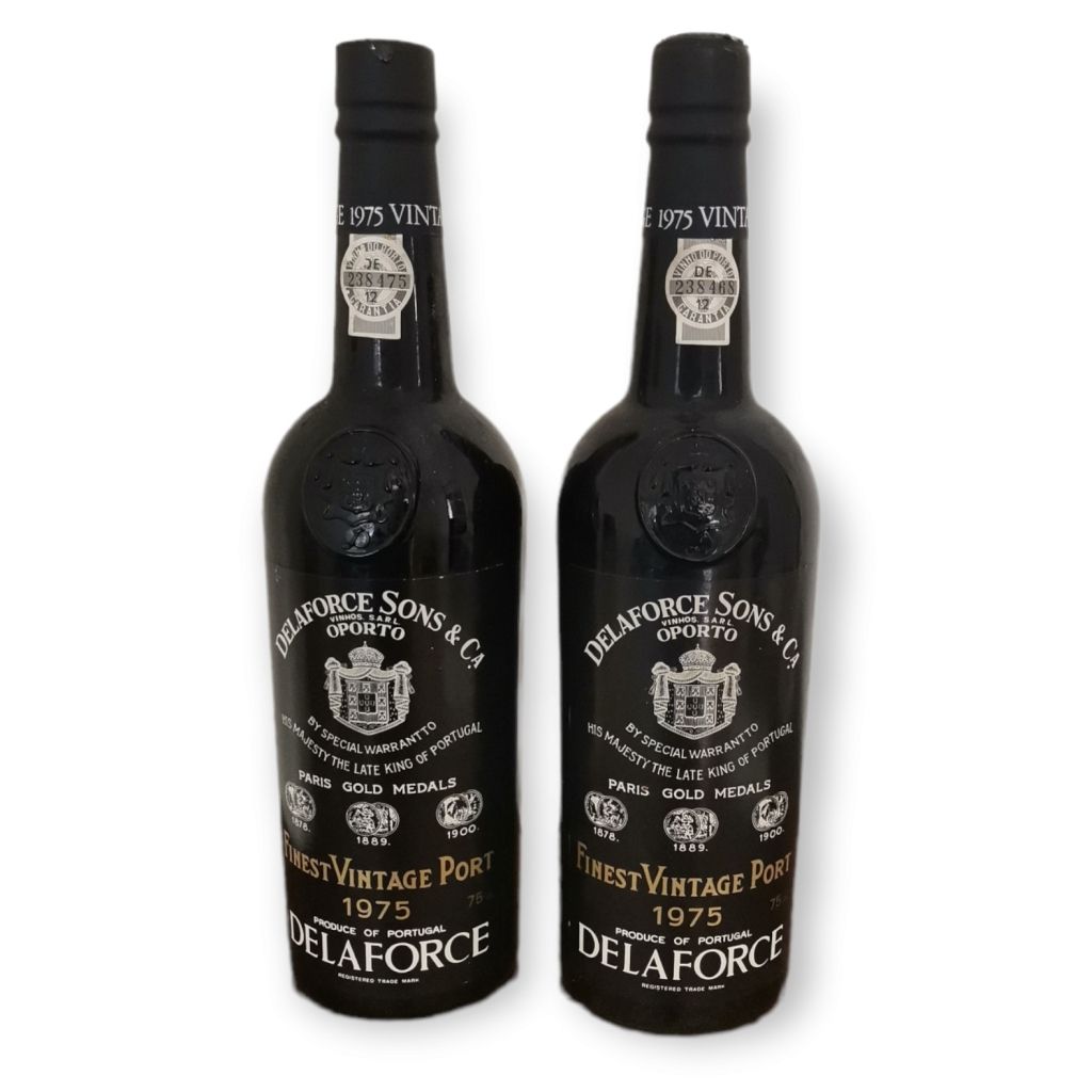 DELAFORCE SONS & Cª 1975 (2) DELAFORCE SONS & Cª 1975 (2) 两瓶波特酒。最优秀的年份波特酒1975