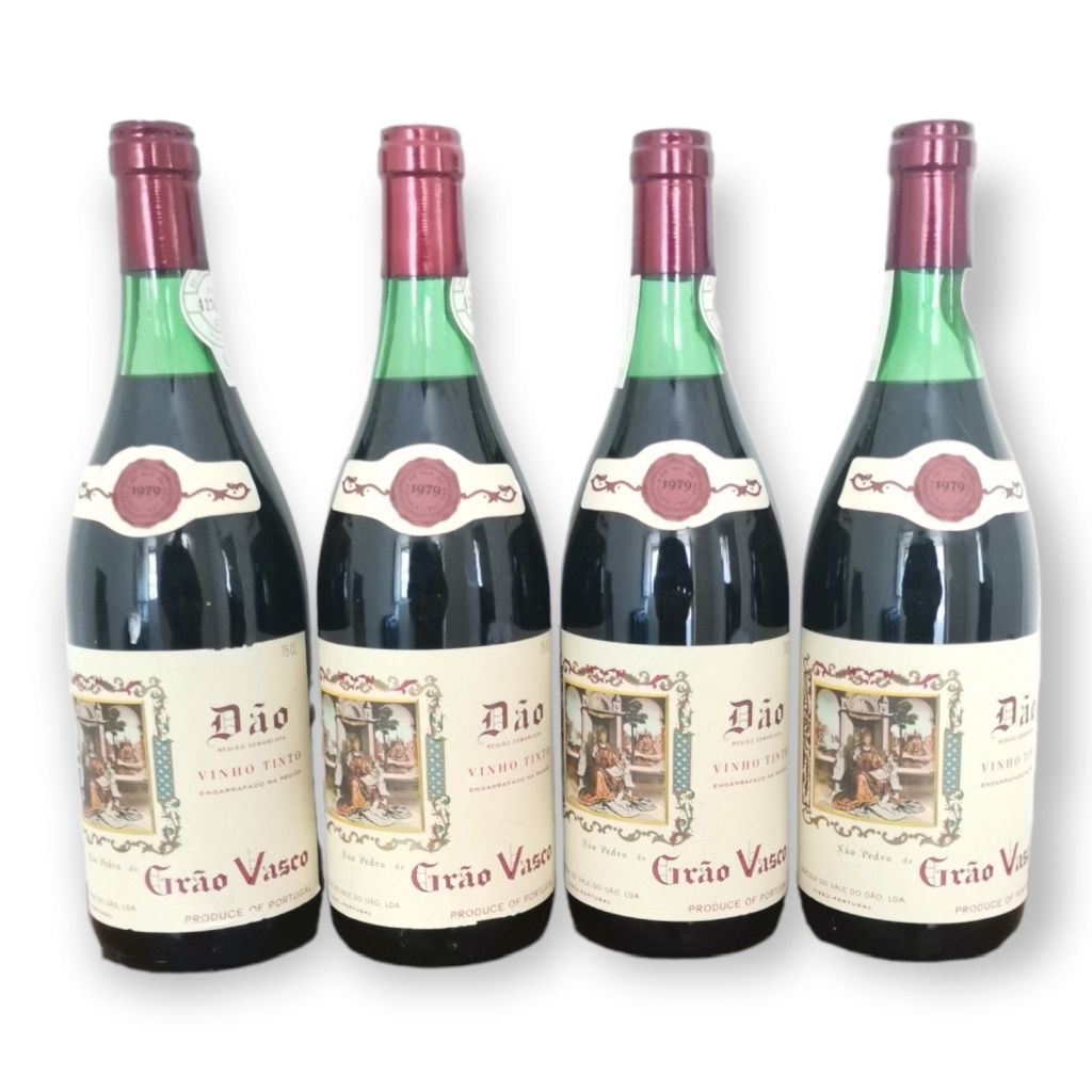 DÃO GRÃO VASCO 1979 (4) DÃO GRÃO VASCO 1979 (4) Quattro bottiglie di vino rosso.