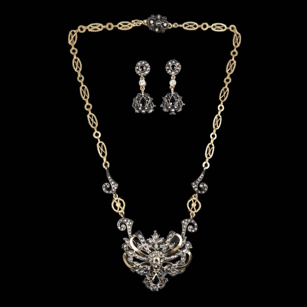 ADEREÇO DE COLAR E BRINCOS Pair of necklace and earrings Gold and silver necklac&hellip;