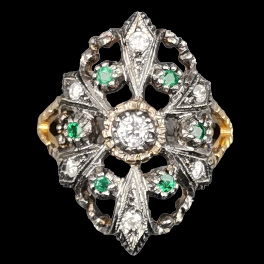 ANEL 戒指 金和银的戒指。中央镶嵌着一颗明亮型钻石，周围环绕着绿宝石和钻石。重量：5.57 grs。800/1000金和835/1000银。