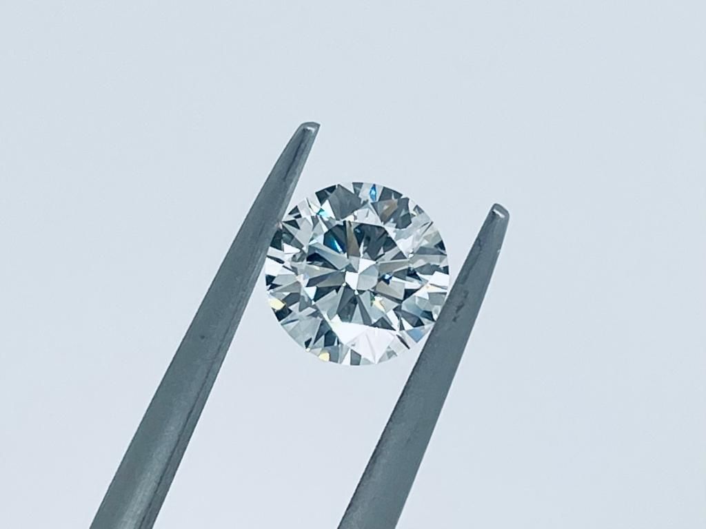 Null 1颗实验室培育的钻石1,14 ct E - si1 - shape brillant - cert igi - lg20410