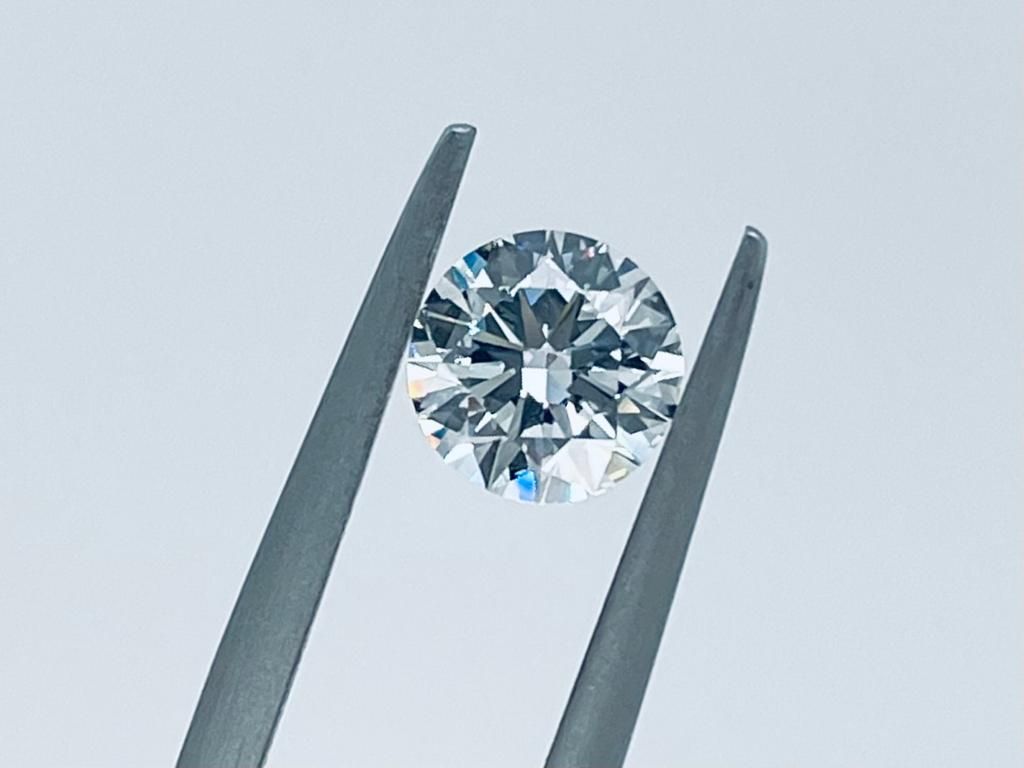 Null 1颗实验室培育的钻石1,05克拉D - si1 - 形状闪亮 - 证书igi - lg20409