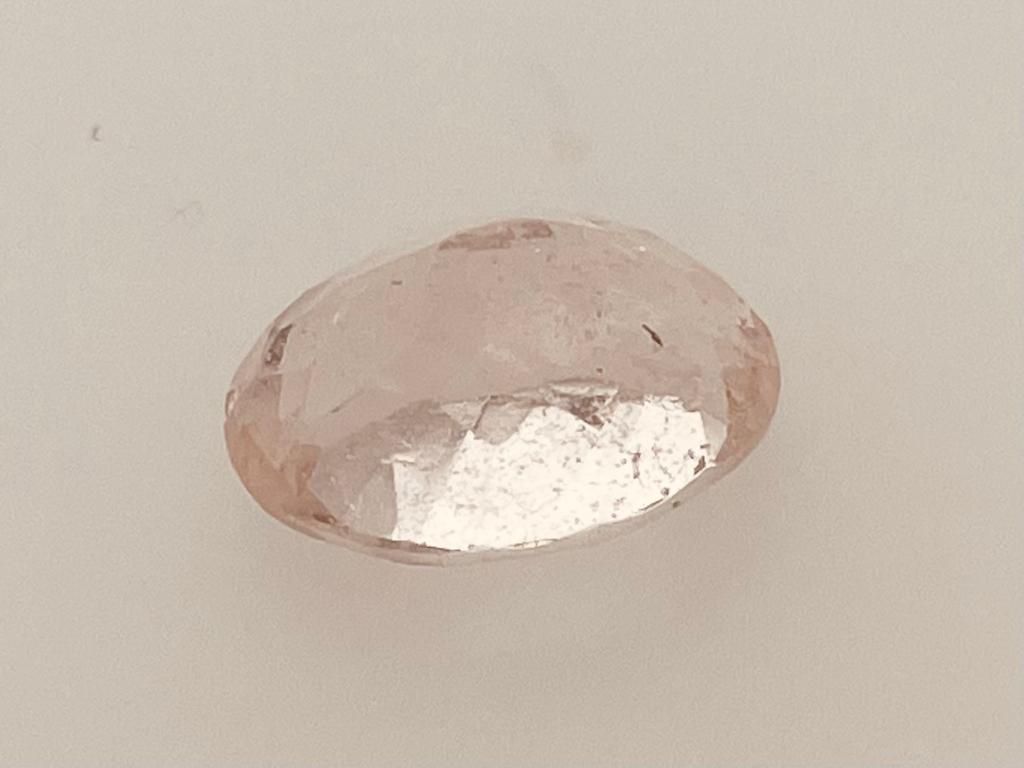 Null 
 1 MORGANITE 5.56 CT DE FORME MIXTE - CERT NON- P194-10