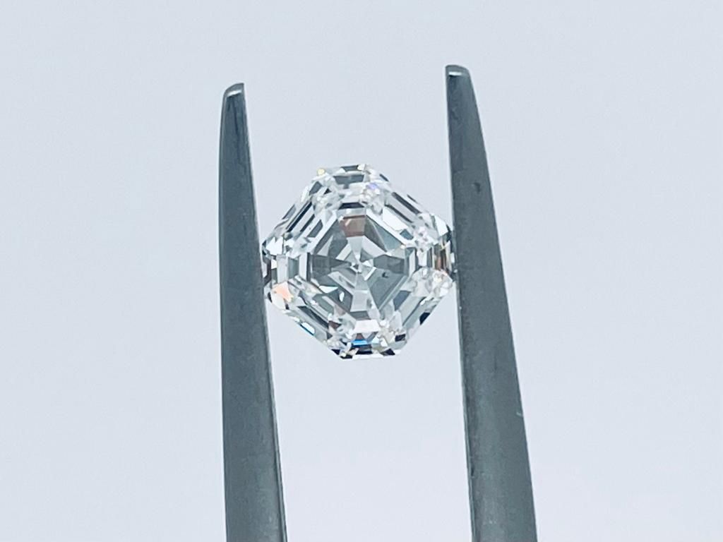 Null 1颗钻石0,93克拉E - si1 - 形状asscher - 证书gia - dk20512