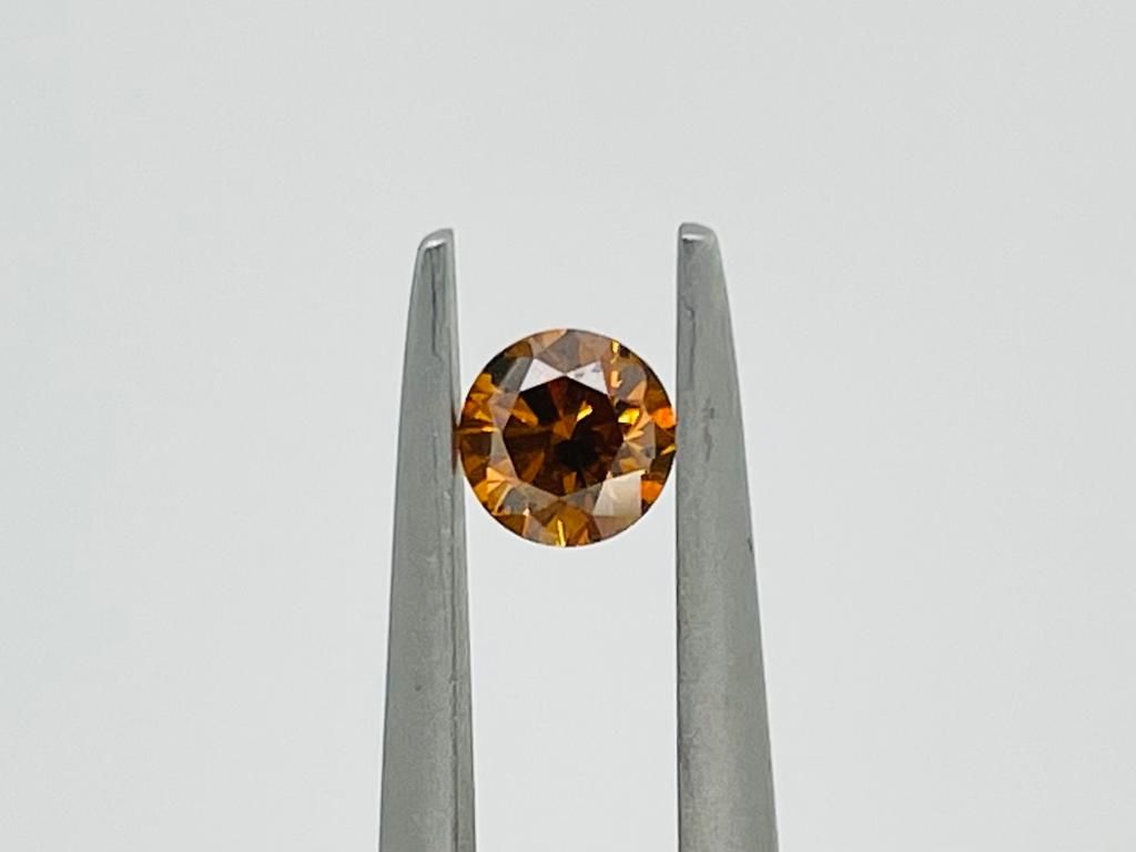Null 1颗钻石0.3克拉，深棕色，橙色，SI2，形状明亮，证书编号 - F20304-12