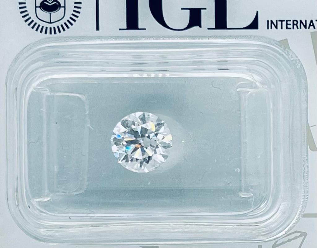 Null 1颗实验室培育的钻石1,05克拉E - vs1 - 形状闪亮 - 证书IGL - LG20408