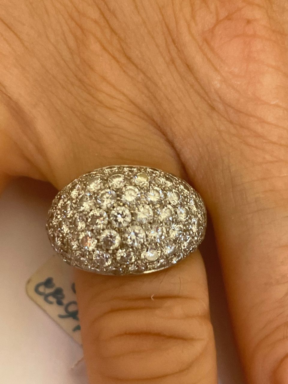 ANELLO ORO GIALLO CON DIAMANTI 
镶有钻石的18克拉黄金戒指。比索-克米 0.38