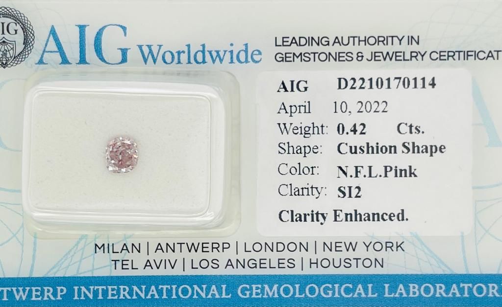 Null 1颗钻石，净度0.42克拉，花式浅粉色，SI2，枕形切割，AIG证书 - F20409