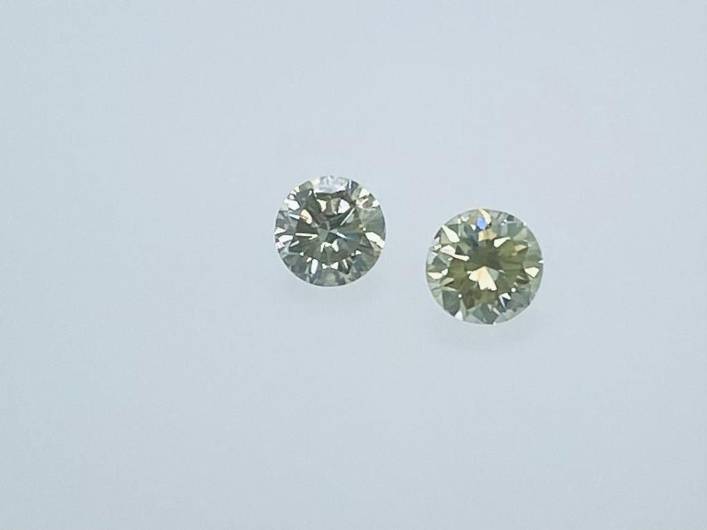 Null 2颗钻石，总重0.67克拉，黄绿色，SI1-2，明亮式切割，无证书 - F20305-13