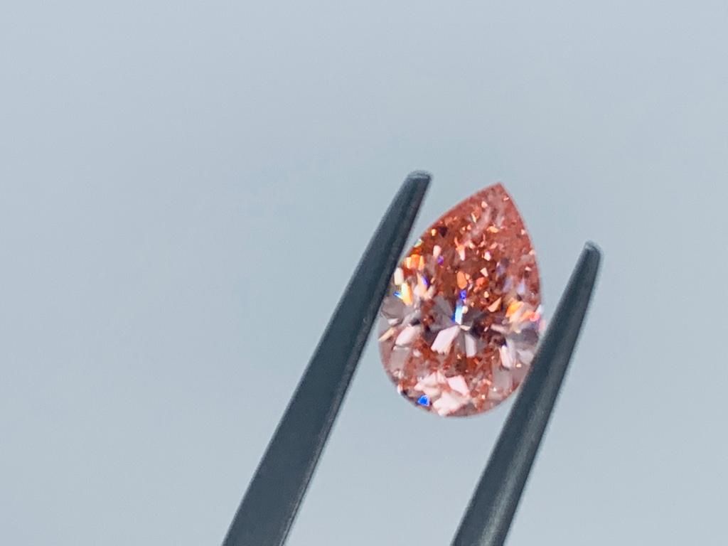 Null 1颗实验室培育的钻石1.03克拉实验室培育的花式深粉色 - vs2 - 梨形切割 - IG证书 - lg20702