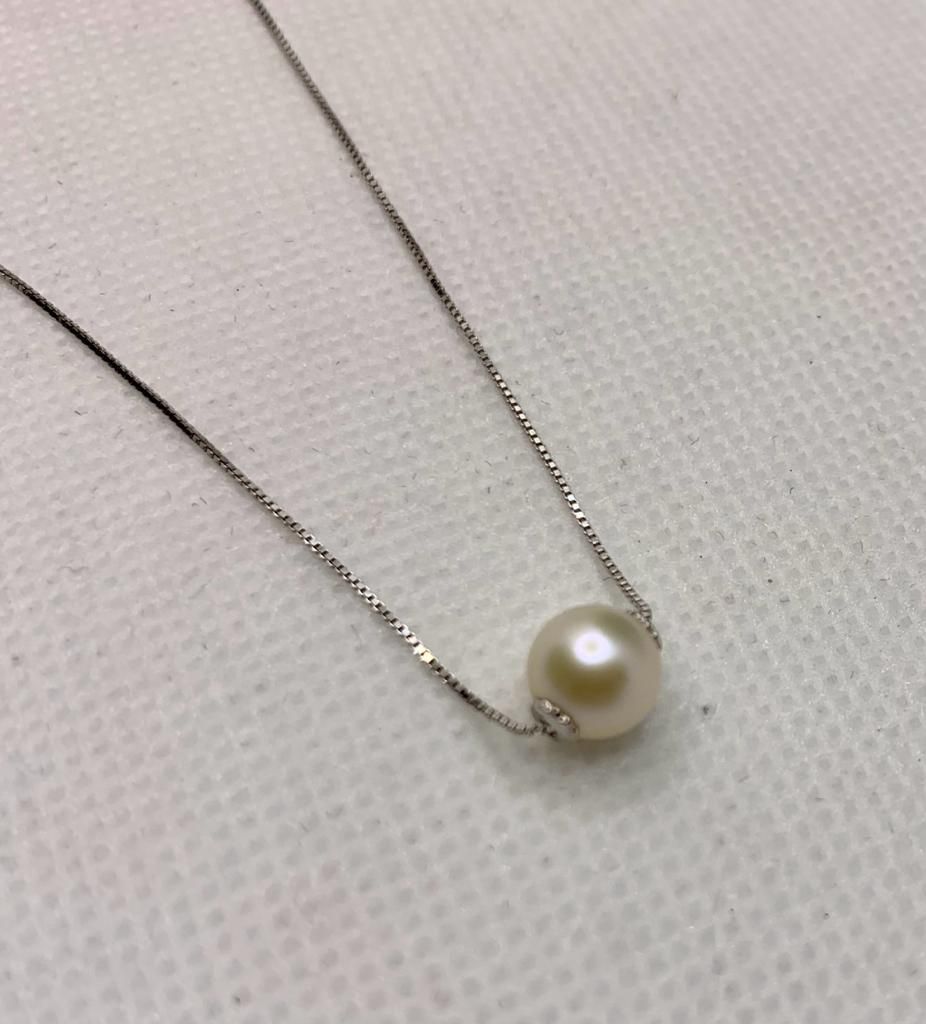 Null 18KT WHITE GOLD CHAIN WITH PEARL. LENGTH 41 CM. 1.6 GR - RM8
