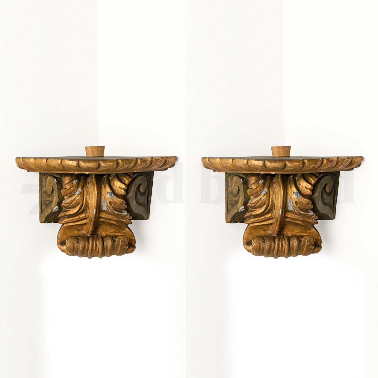 PAR DE MÍSULAS DE CANTO Pair of corner corbels in carved, painted and gilded woo&hellip;