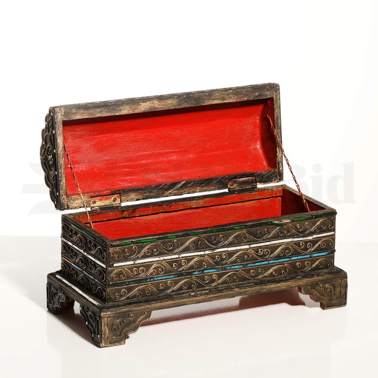 CAIXA ORIENTAL BOÎTE ORIENTALE Boîte en bois, en forme de coffre, décorée d'appl&hellip;