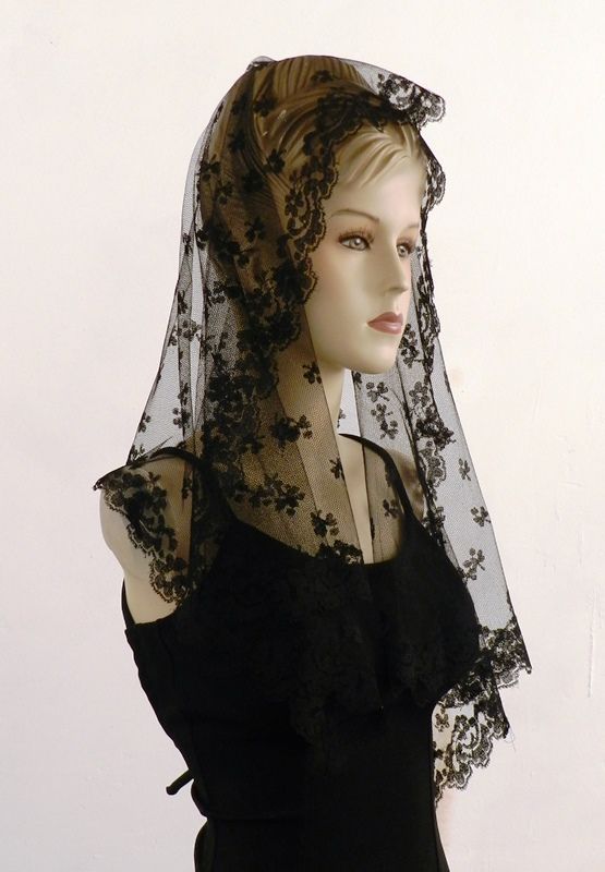 Antique lace shawl made of Spanish lace in rectangular f…