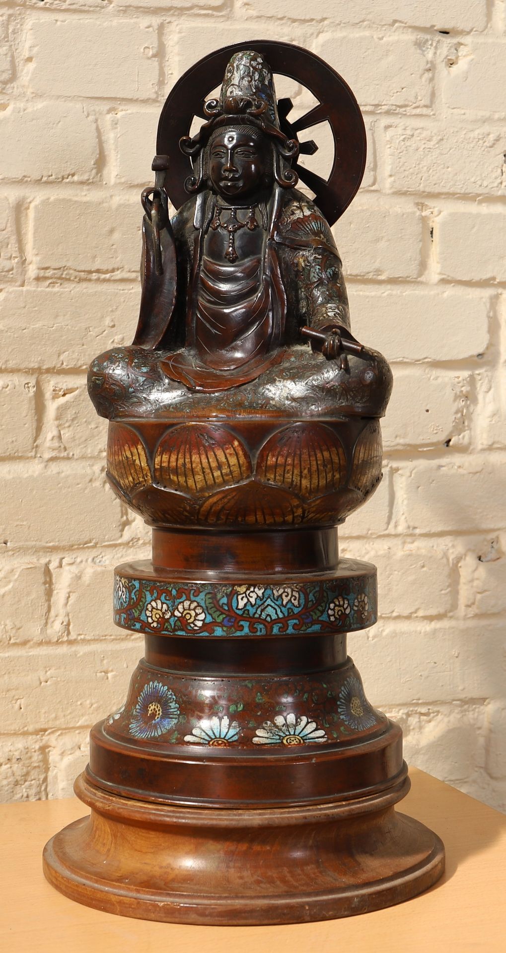 Null BODHISATTVAS KWAN YIN ASSIS EN MÉDITATION EN CLOISONNÉ

Bodhisattvas sur un&hellip;