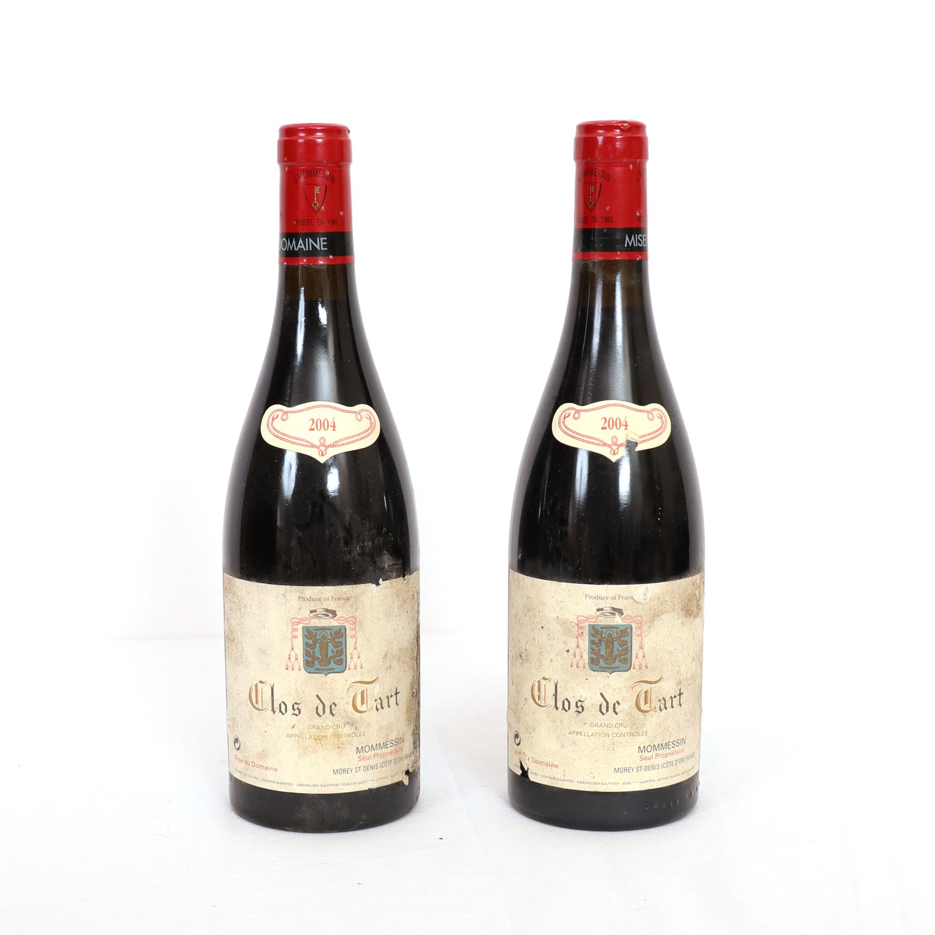 Null 2 Btls Bourgogne, Clos de Tart Grand Cru 2004 

Bons niveaux, traces d'humi&hellip;