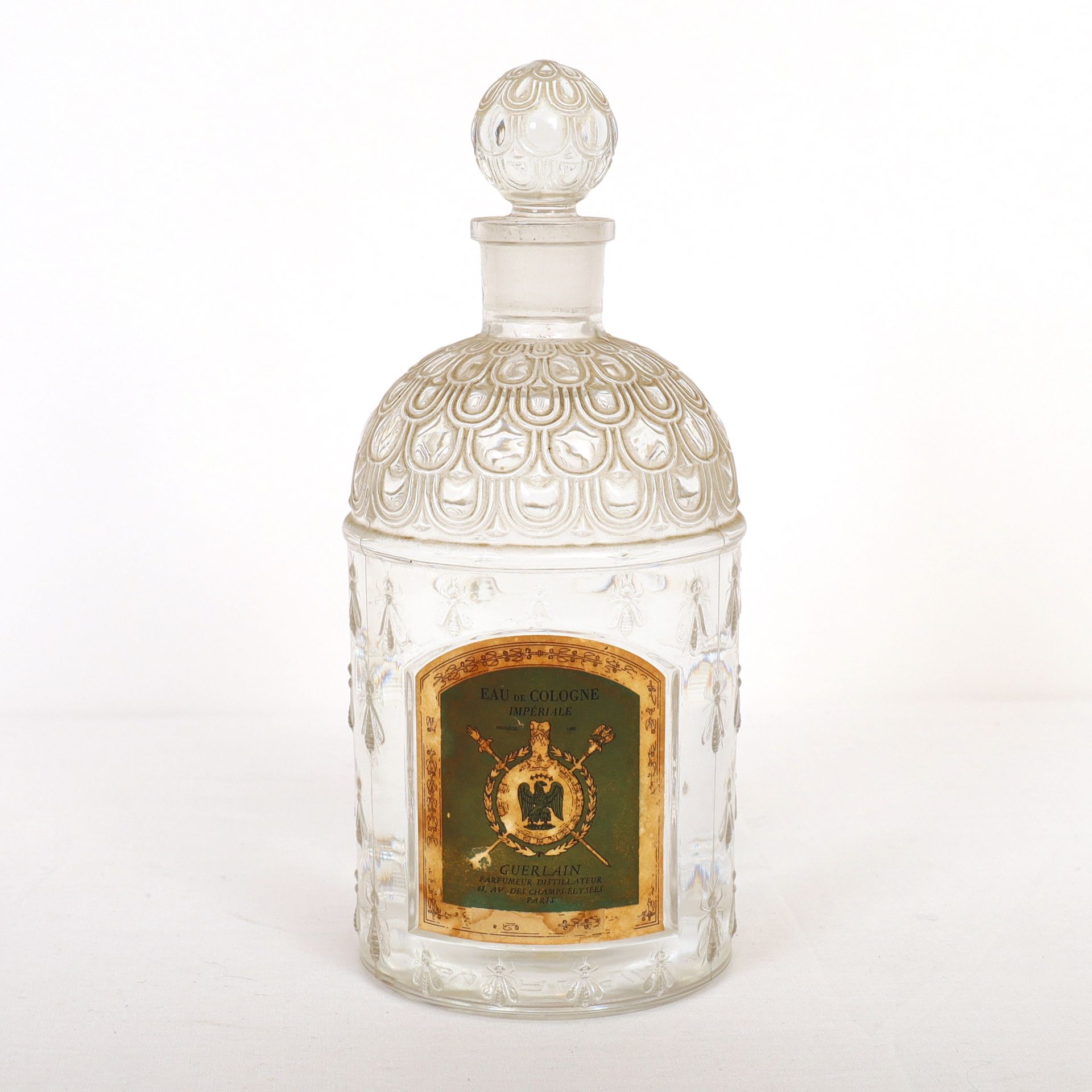 Null LARGE GUERLAIN BOTTLE WITH BEES in glass

Imperial Eau de Cologne

Made in &hellip;