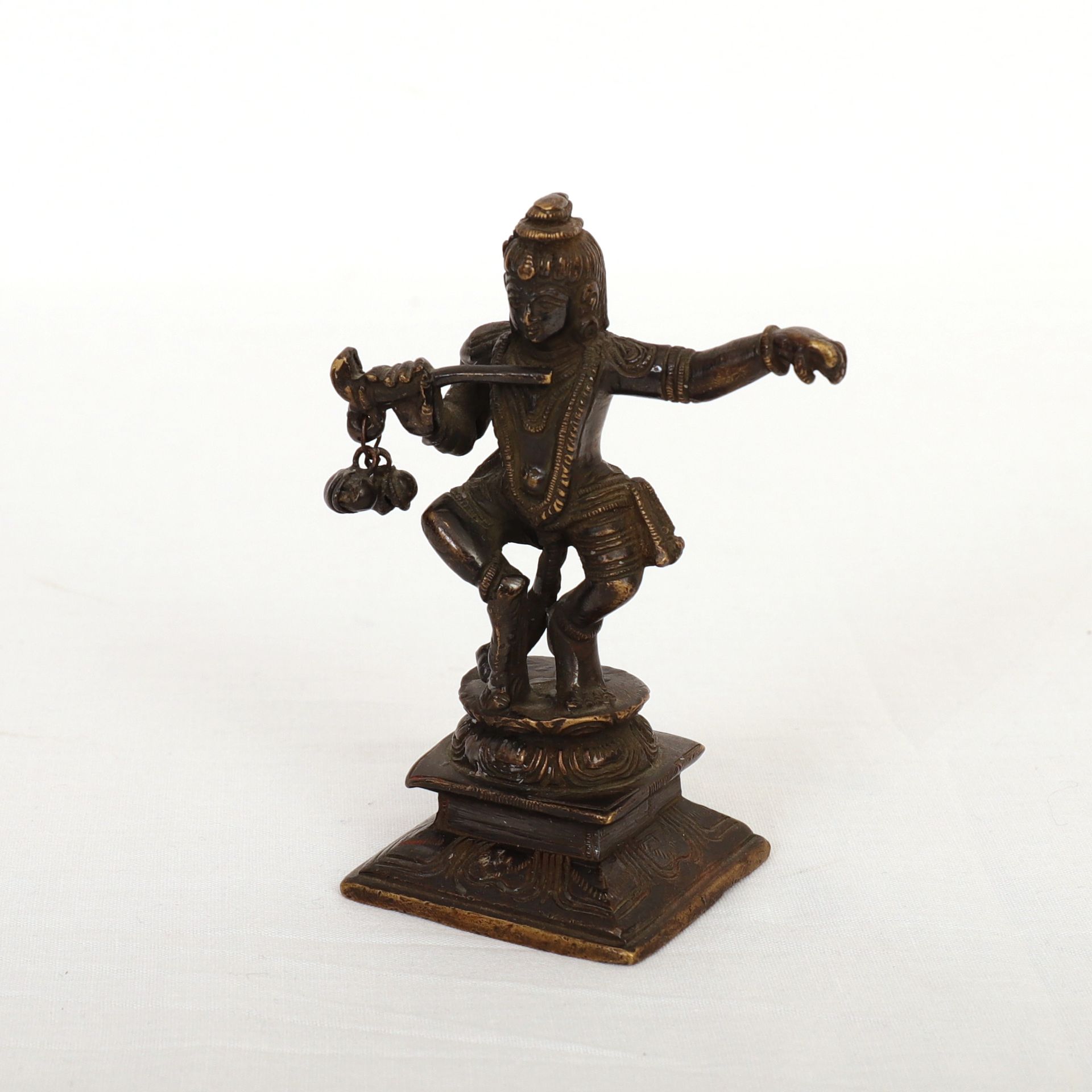 Null SMALL BRONZE SUBJECT "DANCER WITH BELLS".

Asian work, 20th century

H : 11&hellip;