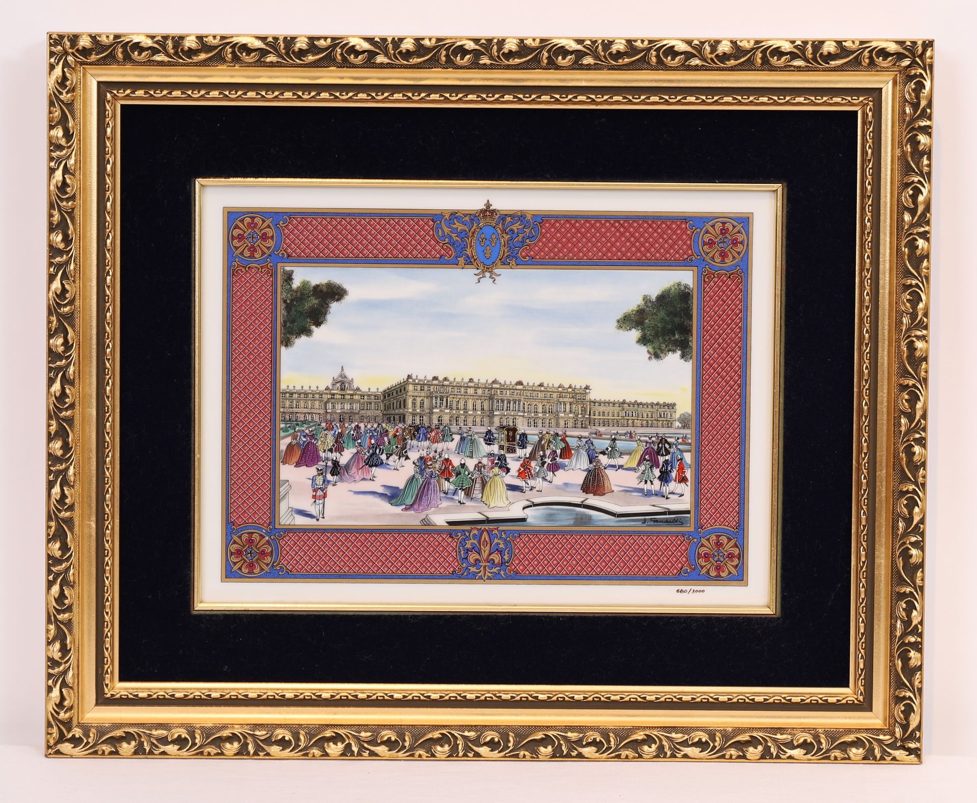 Null 美丽的瓷板 "LA COUR DE VERSAILLES"，签名为Jean GRADASSI（1907-1989）。

编号为680/3000

带框&hellip;
