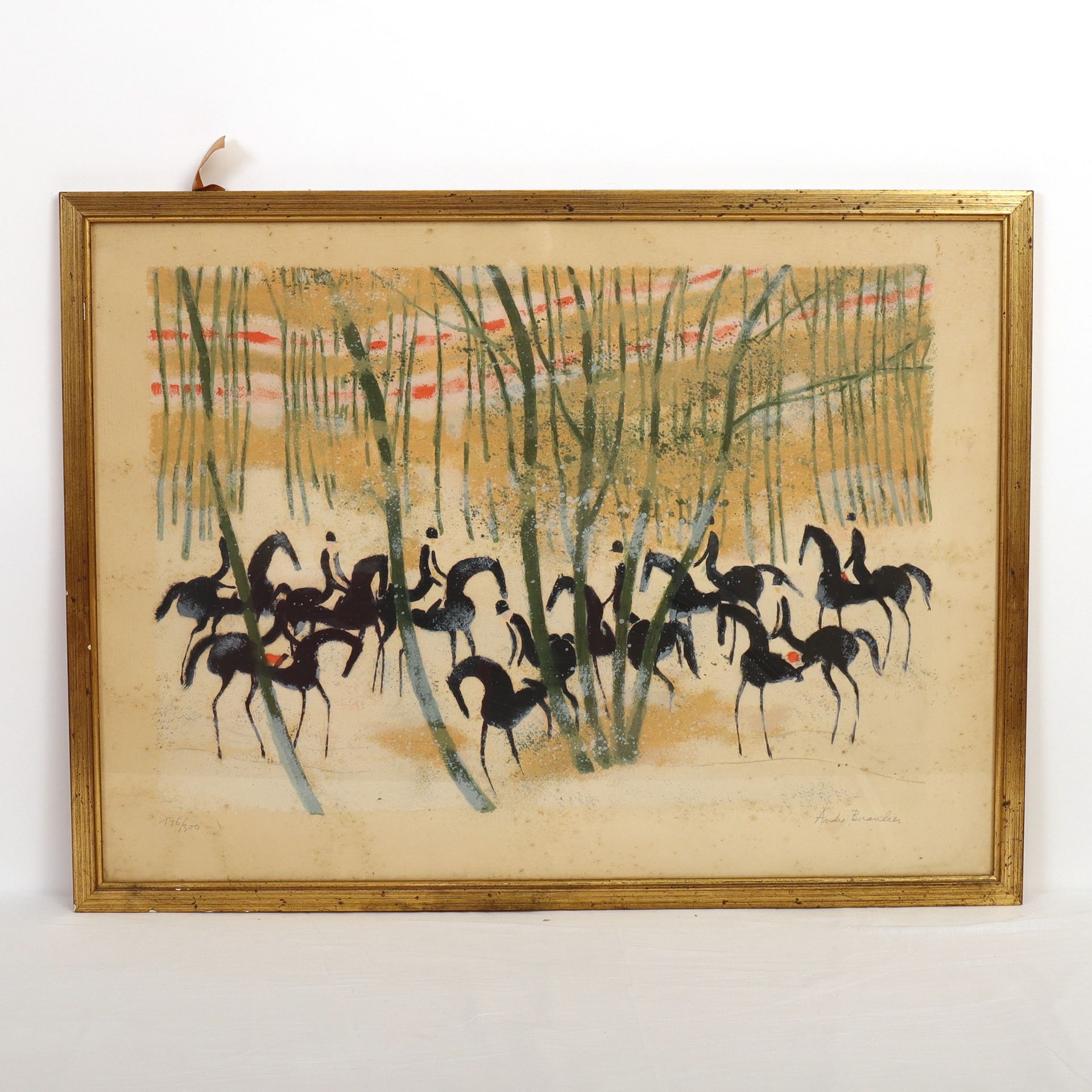 Null 安德烈-布拉西利耶（生于1929年）的石膏画 "CAVALIERS EN FORÊT"。

右下方有铅笔签名

左下角编号为176/300

54,5&hellip;
