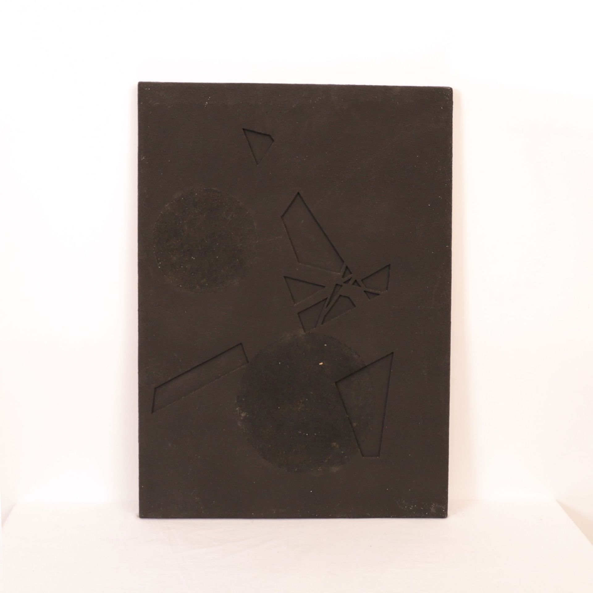 Null SURPRENANT TABLEAU ABSTRAIT "NOIR", XX-XXIe 

Peinture en léger relief noir&hellip;